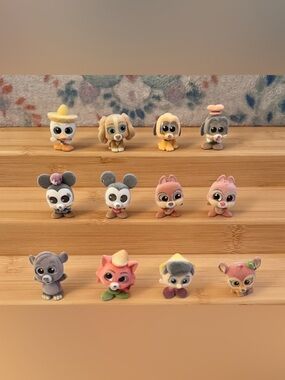 Disney Doorables TREASURES FROM THE VAULT SET OF 12